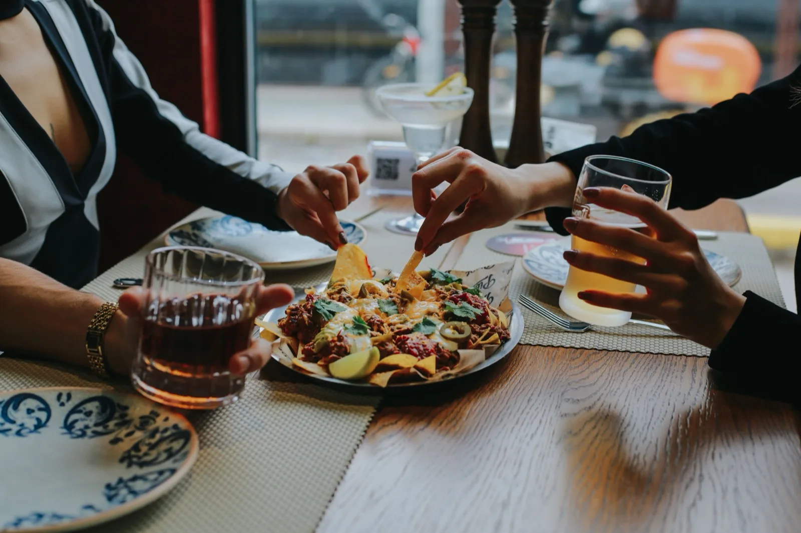 restaurant happy hours