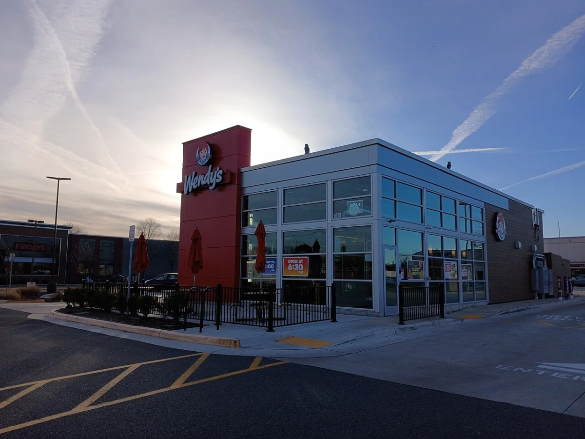 A Wendy's restaurant building and car park in Groveton, Virginia